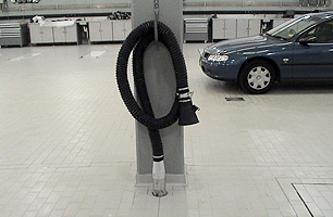 Workshop bay individual fume extraction unit